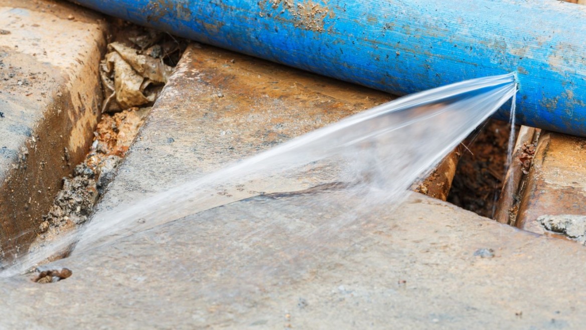 how-to-find-water-leak-signs-causes-solutions